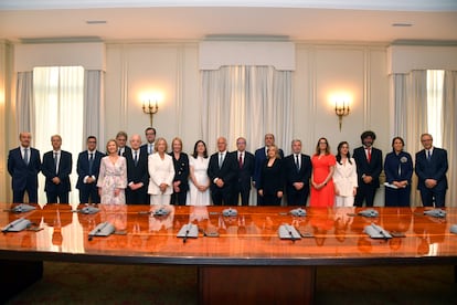 Los nuevos vocales posan tras el primer pleno del Poder Judicial.