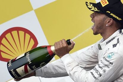 Hamilton, en Spa, celebra su victoria. 