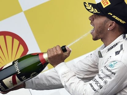 Hamilton, en Spa, celebra su victoria. 