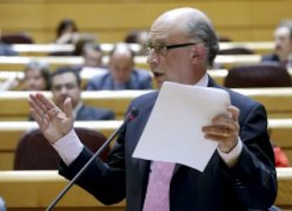 El ministro de Hacienda y Administraciones P&uacute;blicas, Crist&oacute;bal Montoro, en el Senado. 