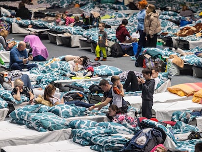 Un gimnasio, improvisado centro de acogida de refugiados ucranios en Varsovia (Polonia), el 16 de marzo.