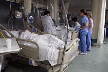 Sala de enfermos cr&iacute;ticos del servicio de Urgencias del Hospital Universitario Reina Sofia de Cordoba. 