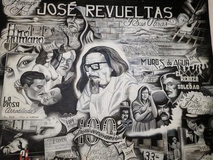 El escritor José Revueltas estuvo encarcelado en Islas Marías por sus ideas comunistas. Hoy un mural hecho por los presos le recuerda en un salón de actos.