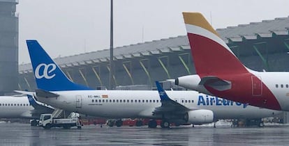 Aviones de Air Europa e Iberia en el aeropuerto de Madrid-Barajas. 