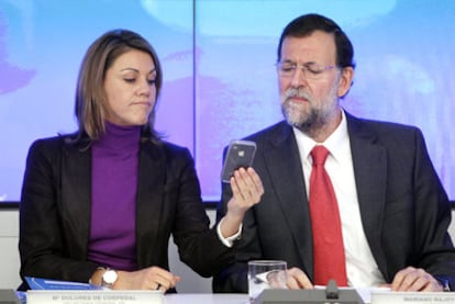 Dolores de Cospedal y Mariano Rajoy, durante la reunión del comité ejecutivo del PP, ayer.
