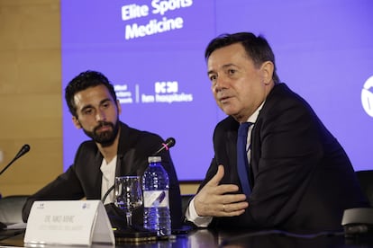 Álvaro Arbeloa y Niko Mihic, durante el congreso médico en Madrid. / DANIEL SANTAMARÍA (HM HOSPITALES)