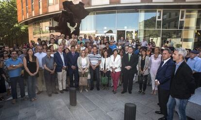 Concentración de las instituciones en Arrigorriaga, Bizkaia, contra la violencia machista