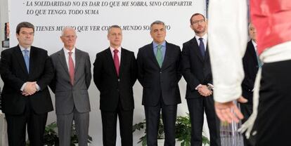 Juan María Aburto, el Presidente del Banco de Alimentos, el lehendakari Iñigo Urkullu, Javier de Andrés y Javier Maroto