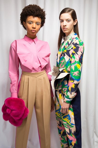 Dos de los ‘looks’ del debut de Delpozo en Londres.