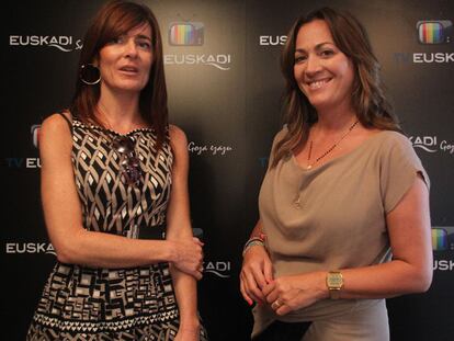 La viceconsejera de Turismo, Pilar Zorrilla (a la izquierda), con la directora del departamento, Isabel Muela, ayer en Bilbao.