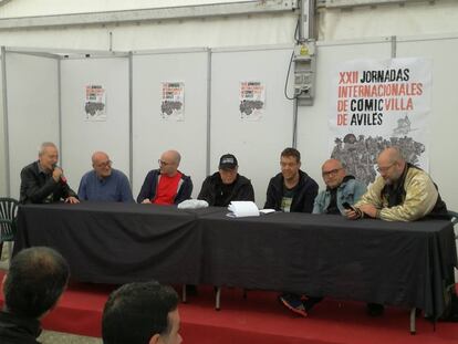 Un momento de la charla sobre guion de cómic desde las jornadas de Avilés. De izquierda a derecha: Ángel de la Calle, Antonio Altarriba, José Robledo, Larry Hama, Diego García Cruz, Matz y Morvan.