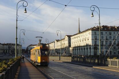 Un tranvía en la plaza de Vittorio Veneto (Turín)