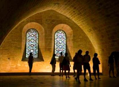 La abadía de Fontfroide, fundada a finales del siglo XI, brinda una parada perfecta en el viaje en coche por el departamento francés de Aude.