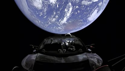 O Tesla lançado pela empresa de Elon Musk ao espaço.