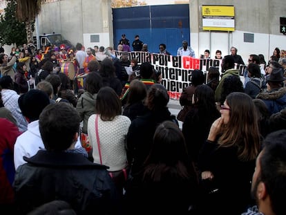 El CIE de Zapadores en Valencia ha registrado varias protestas reclamando el cierre definitivo del centro.