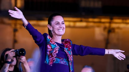 Claudia Sheinbaum en el Zócalo de Ciudad de México, en la madrugada del 3 de junio.