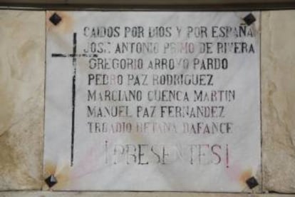 Una de las placas franquistas de Brunete.