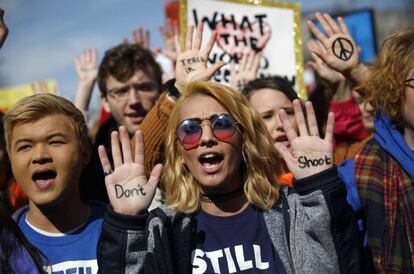 Um grupo de jovens durante o protesto em Washington.