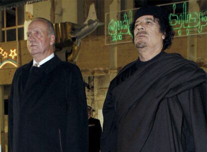 El Rey junto a Muammar el Gaddafi en Libia