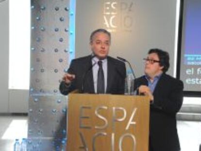 Alberto Andreu, director de reputaci&oacute;n y responsabilidad corporativas de Telef&oacute;nica, y Pablo Pineda, embajador de los Ability Awards, presentan los premios.