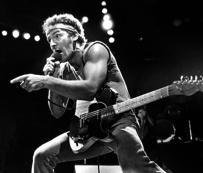 Bruce Springsteen, en agosto de 1984, actuando en el Capital Centre de Maryland (Estados Unidos) durante la gira de 'Born in the U.S.A.'.
