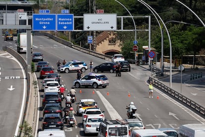 Control de los Mossos en una carretera de Barcelona, el 8 de agosto de 2024, en el contexto de la vuelta de Puigdemont.