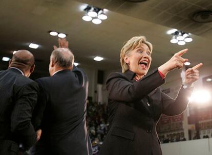 La aspirante a la candidatura demócrata, Hillary Clinton, en un acto de campaña en Filadelfia, Pensilvania, el martes.