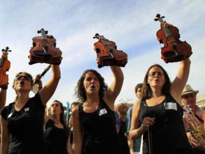 Manifestación de profesores y alumnos de escuelas municipales de música de Madrid contra la subida de tasas.
