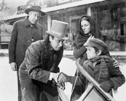 Agnes Moorehead, George Coulouris, Harry Shannon, y Buddy Swan en un momento de 'Ciudadano Kane' (1941), con el famoso trineo.