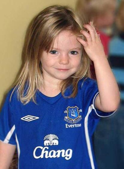 Madeleine McCann, con una camiseta del Everton.