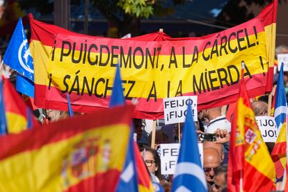 An amnesty would be unpopular for many Spaniards, especially since Puigdemont and many of his followers are unrepentant for almost breaking up the country.
