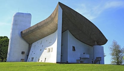 Le Corbusier té ja 68 anys quan intervé a la capella de Notre-Dame du Haut.