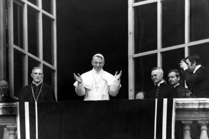 Albino Luciani, hace su primera aparición tras ser elegido Pontífice, con el nombre de Juan Pablo, el 28 de Agosto de 1978.