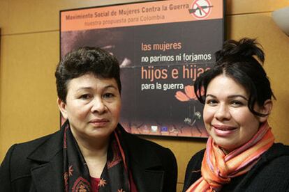 La abogada colombiana (a la derecha), ayer en Madrid.