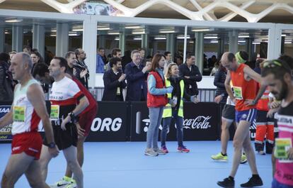 El presidente Puig con el consejero de Educación, Vicent Marzà, en el Maraton de Valencia.