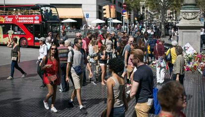 El centro de Barcelona recuperó la normalidad dos semanas después del atentado.