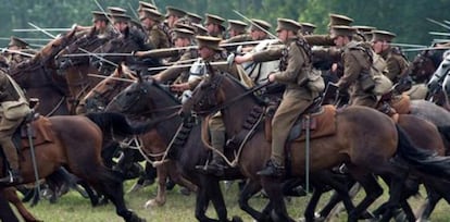 La carga de la caballer&iacute;a brit&aacute;nica en &#039;War horse&#039;. 