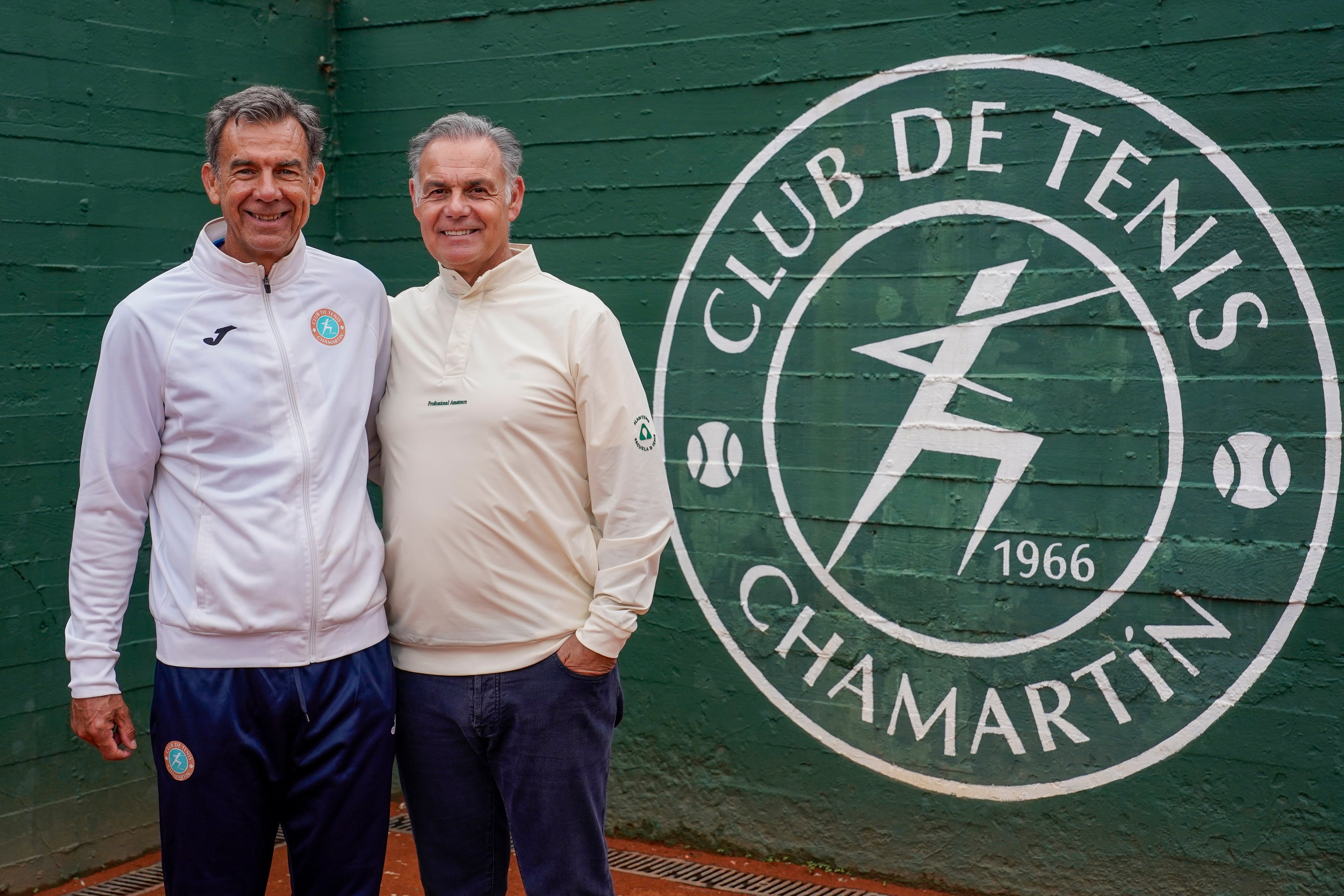 Javier Linares Corral y Alberto Martínez Rosado posan en el club.