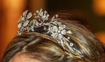 De las siete diademas reales que la mujer de Felipe VI ha heredado de doña Sofía, en esta ocasión ha elegido la tiara floral.