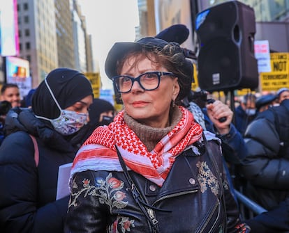 Susan Sarandon en una manifestación propalestina en Times Square (Nueva York), el 5 de abril de 2024.