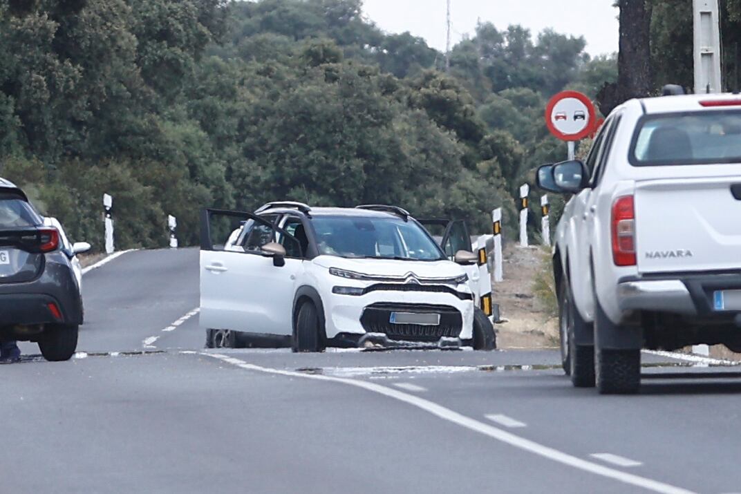 El coche en el que viajaba Borja Villacís, en el que fue tiroteado.