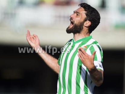 Jorge Molina celebra el primer gol del Betis al Zaragoza. 