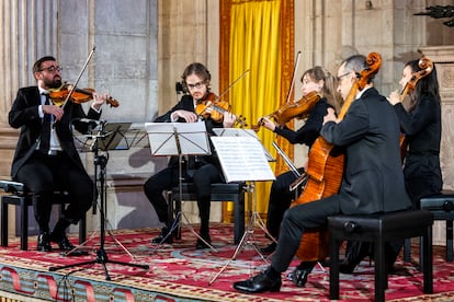 Los intérpretes tocaron con los cinco 'stradivarius' música de Brunetti y Boccherini. 
