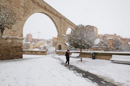 Snow settled around the Teruel aqueduct (Aragón), February 6, 2018.