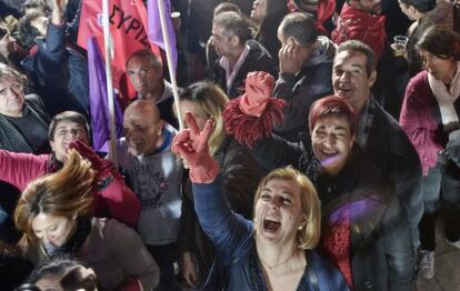 Seguidores de Syriza celebran la victoria.