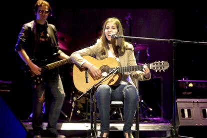 Bárbara Anguita durante su actuación en la gala final del concurso <i>E.S.O. es Música</i>, el pasado martes en el Teatro Calderón.