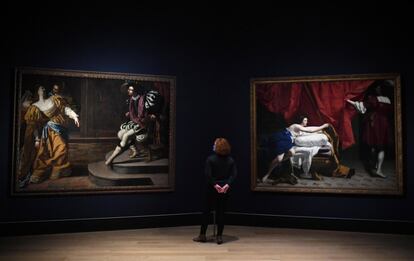 Dos obras de Artemisia Gentileschi en la National Gallery de Londres, este miércoles.