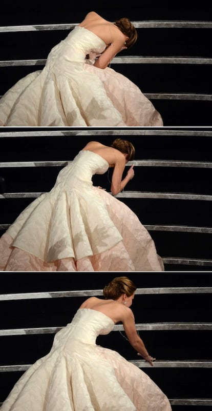 Imágenes en las que se ve a la actriz Jennifer Lawrence cómo sufre una pequeña caída al ir a recoger el Oscar a la mejor actriz por su papel en 'El lado bueno de las cosas'.