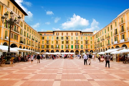 9. Baleares: Plaza Mayor de Palma de Mallorca.