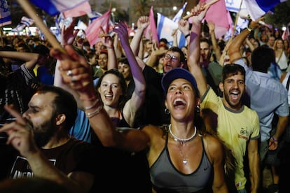 Celebración de la investidura del nuevo Gobierno israelí, el domingo en la plaza de Isaac Rabin de Tel Aviv.